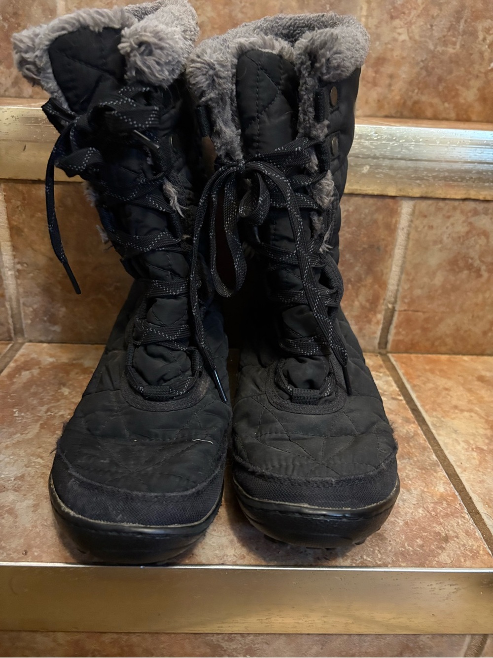 Columbia Black Quilted Lace-Up Winter Boots with Gray Faux-Fur Trim